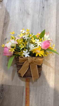 Floral door/wall hanging basket