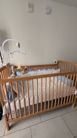 Baby crib oak - 3 months of use