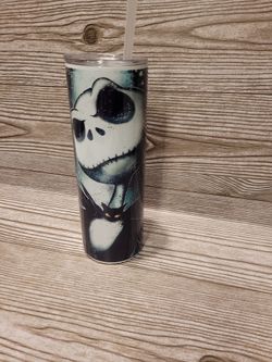 20 oz Hot/cold Tumbler with straw. $18
