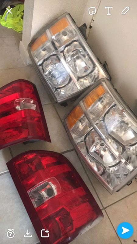 Am selling lights for chevy Silverado 2009 vendo luces para una chevy Silverado 2009