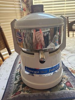 Omega model 1000 Juicer