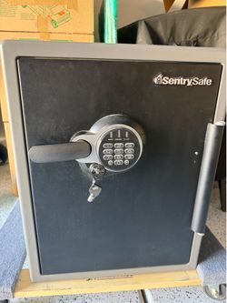 SentrySafe Electronic Security Safe - Excellent Condition!