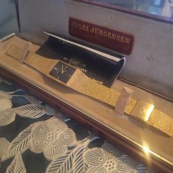 Beautiful vintage Jules jurgensen
Men's dress watch.
In beautiful condition.