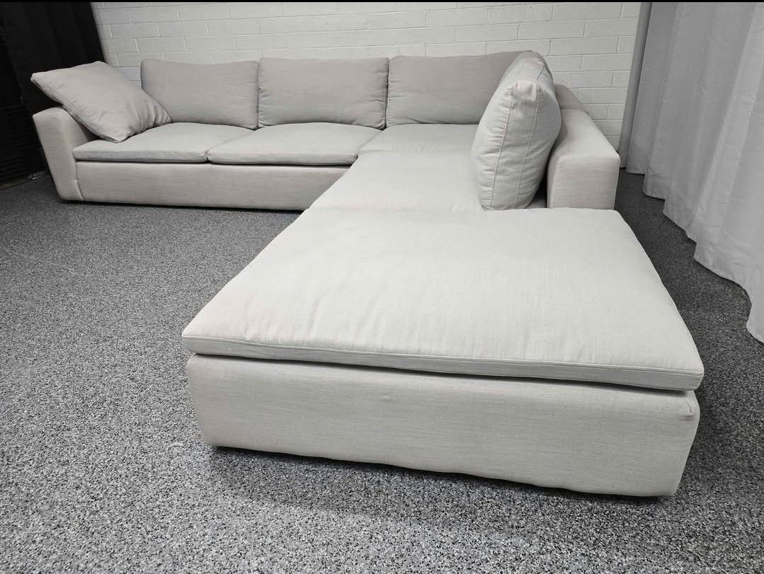 LIGHT GREY BRAND NEW SECTIONAL SAME DAY DELIVERY