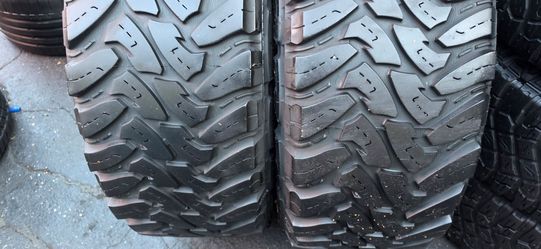 2 tires 35x12.50r17 toyo open contry M/T