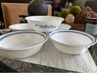 Corelle Cornflower Blue, Morning Blue and Classic Cafe Blue Striped Bowls - 5 Bowls   Vintage set of white vitrelle glass bowls from Corelle.   2 -  C