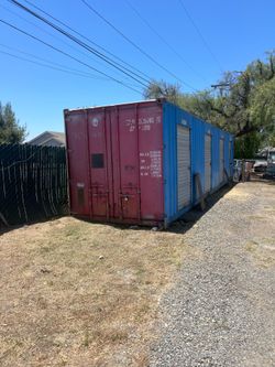 Storage container