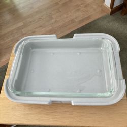 Vintage Pyrex / CORNINGWARE Dish With Carrier 