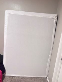 Full-Size Mattress – Like New, Clean & Fresh