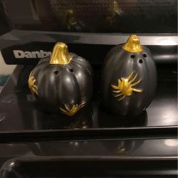 Halloween/Fall Salt And Pepper Shakers 
