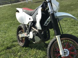 Suzuki drz supermoto built STREET LEGAL