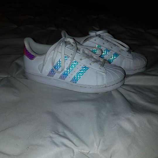 Girls youth size 2 Adidas