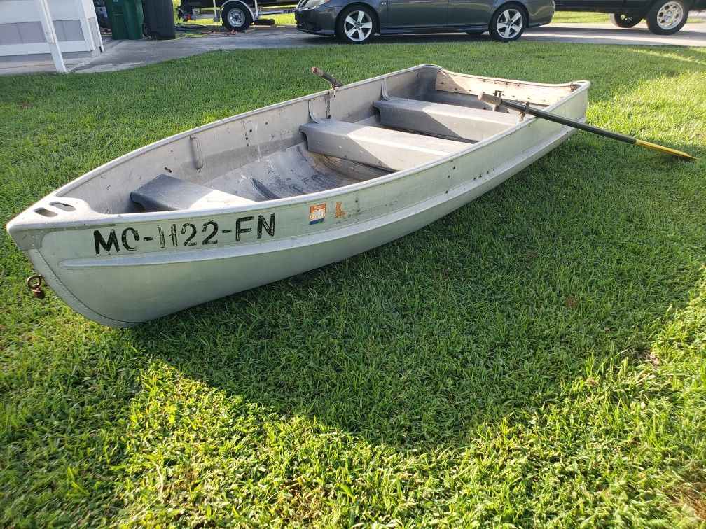 Alumacraft. 12ft jon boat. Wide hull.