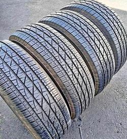 225 65 17 Firestone tires Con 80% de Vida Las 4