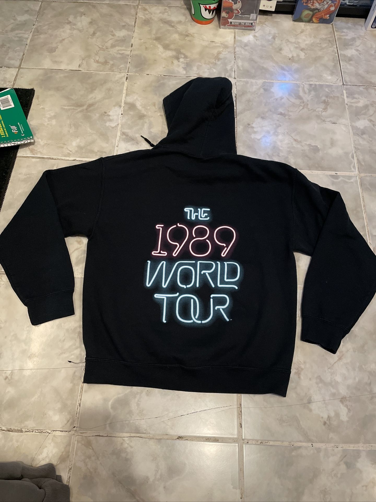 Taylor swift Mサイズ Taylor Swift The Eras Tour フーディ Mサイズ