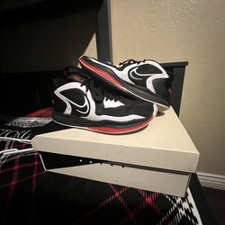 Nike Kyrie Low 5s size 8