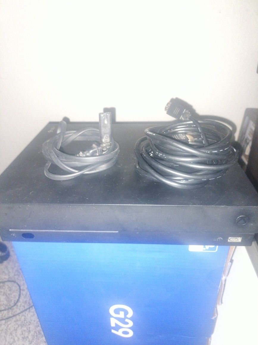 Xbox One x 1 TB