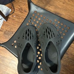 Yeezy Foam Runner Size 41 o/r 8.5 (NO BOX/BAG)