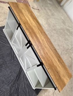 Stand Tv up to 65”