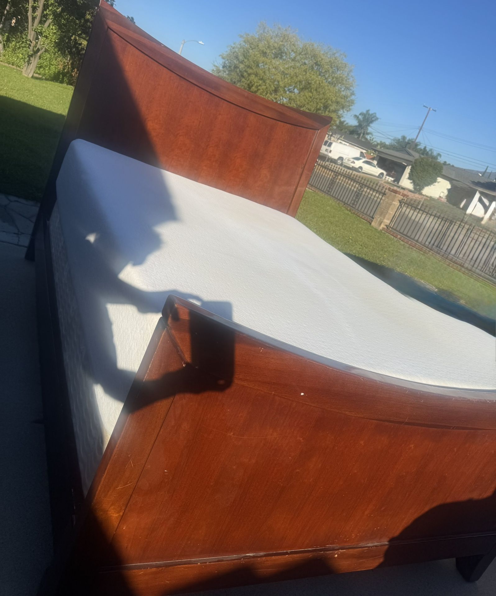 Queen Bed With Good Mattress Set