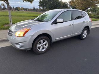 Nissan Rogue SUV Silver