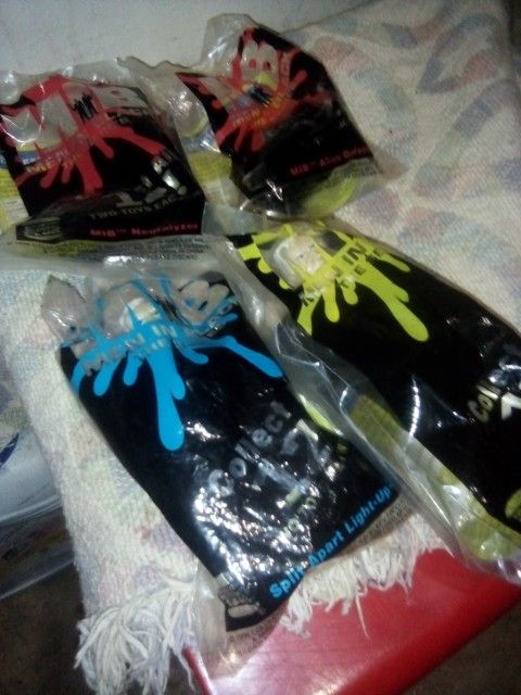 1998 Men In Black Burger King Happy Meal Toy Four In This Lot Split Apart Light Up Zedd M I B Neutralizer And Maybe Detector Putting Zed