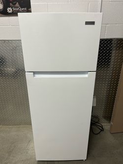 Vissani Top-Freezer Refrigerator