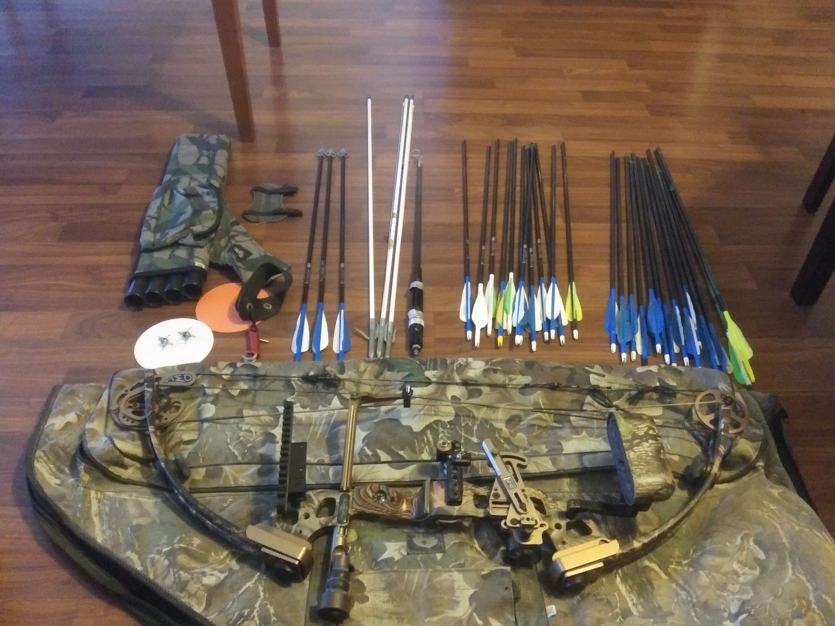 Hunting bow fred bear single cam compound$500 for everything!!