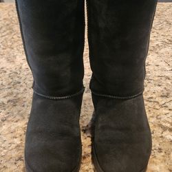 Womens UGG Classic Tall Boots Black Size 9 - Gently Used 