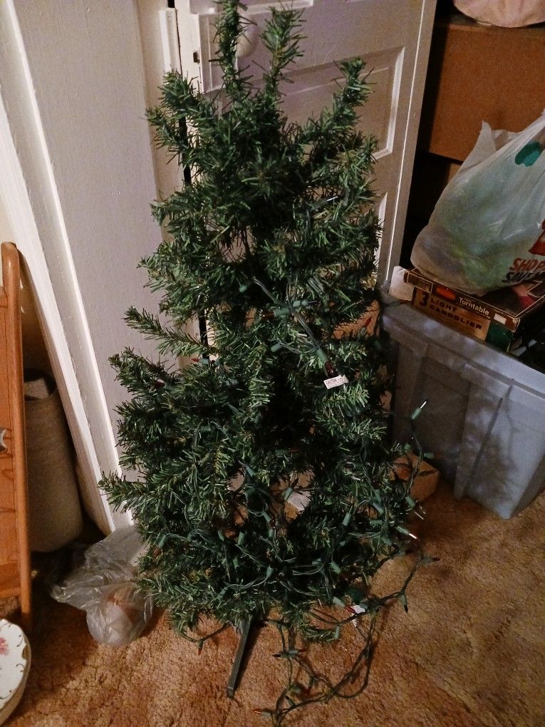 4ft Tree With Lights