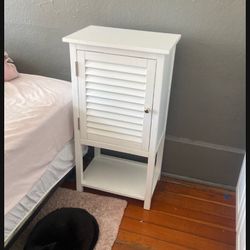 White Cabinet 2 Shelves Inside 