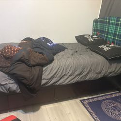 twin bed good condition 