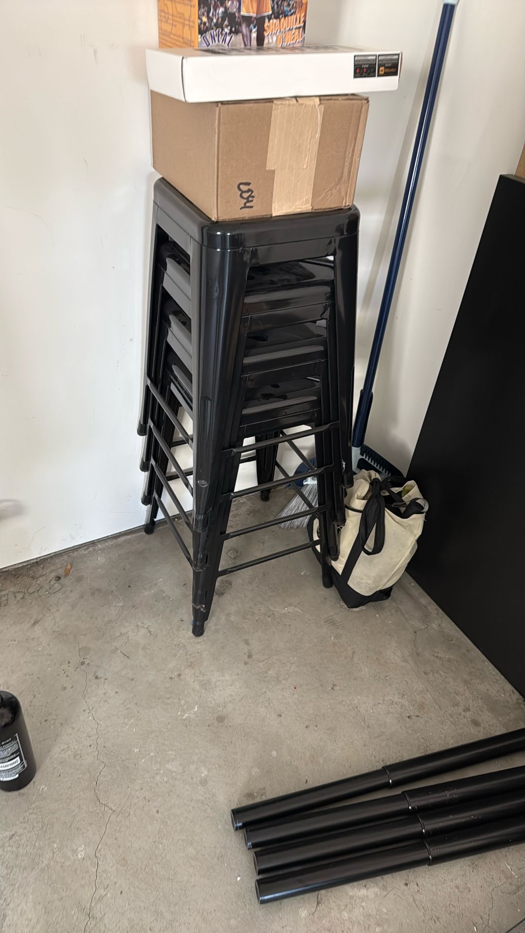 4 Bar Stools