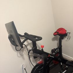 Peloton Bike- CRACKED SCREEN AND MISSING POWER CORD