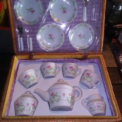 Tea Set Picnic Basket $30