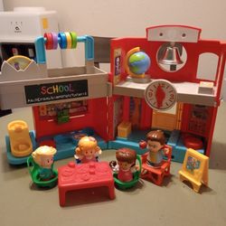 Fisher Price Little People Friendly School Play Set Teacher & Kids Sounds Music.