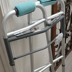 Walker With Wheels & Handle Cushions 