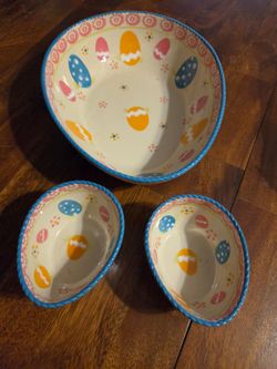 Set new Easter chip bowls
