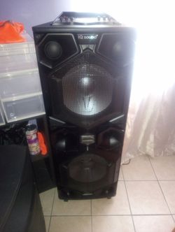 Good IQ sound party speaker like new