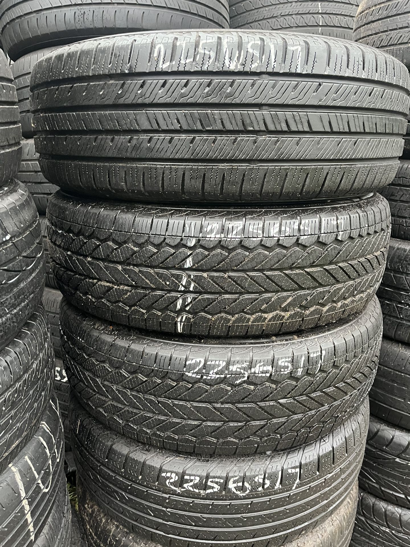 225-65-17 All Four Tires 🎄🎄🎄🎄