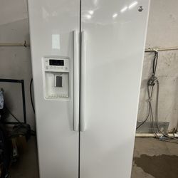GE REFRIGERATOR 