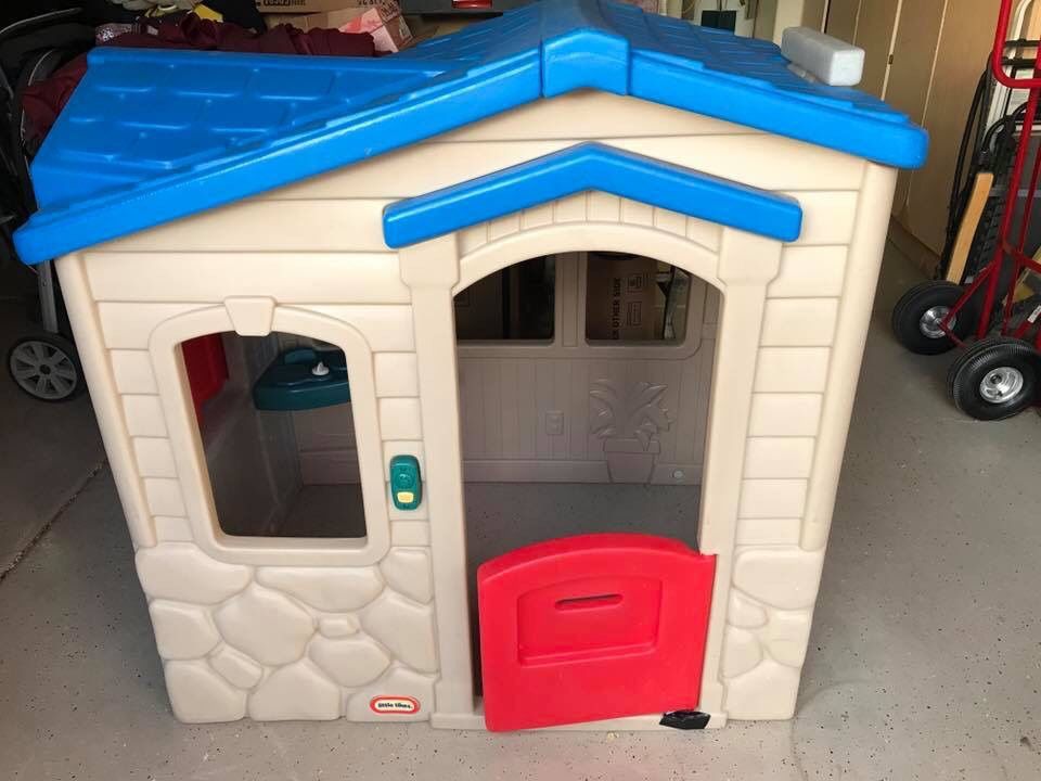 Little Tikes Magic Doorbell Playhouse