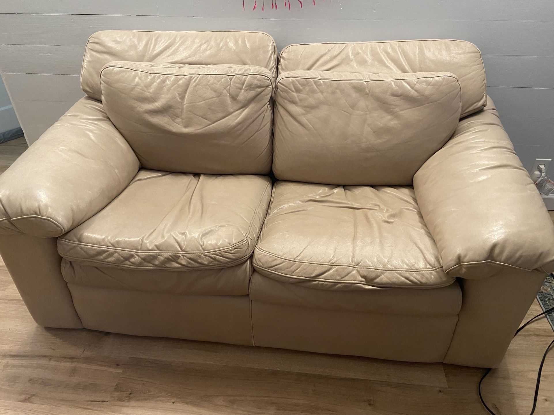 Classic Leather Love Seat