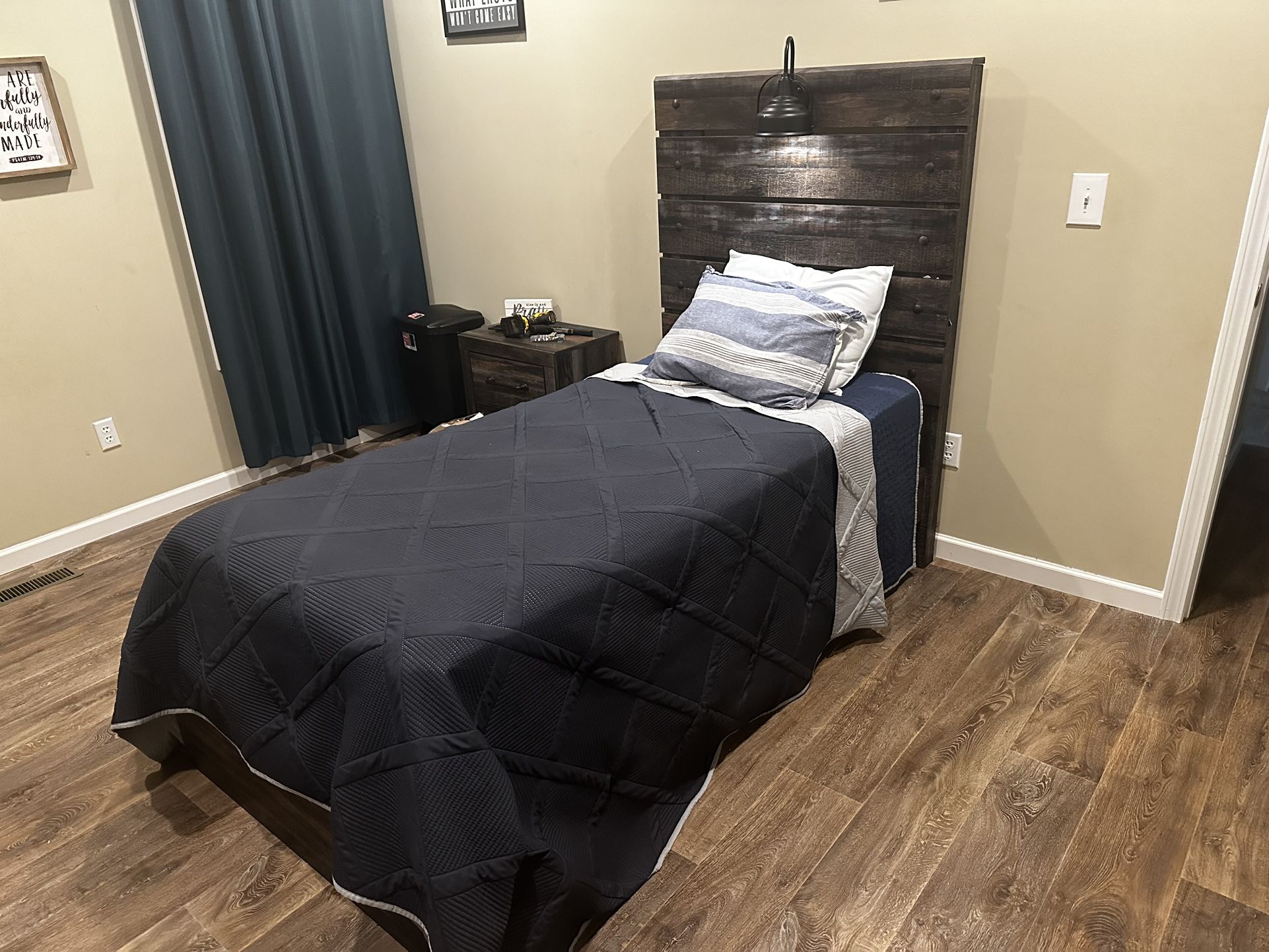 Twin Size Barnwood Bed