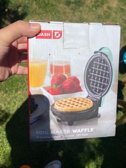 Mini waffle maker