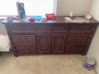 Dresser & 2 Nightstands