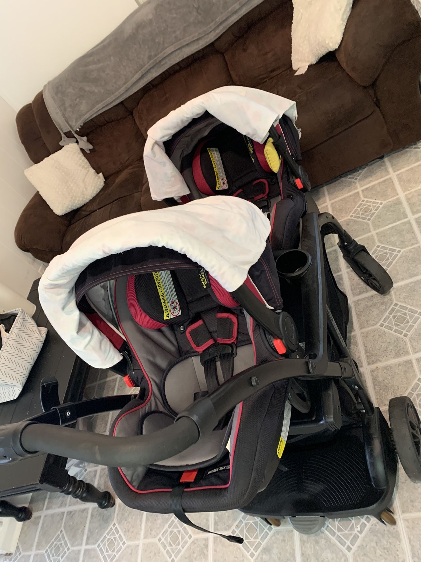 Graco double stroller w/ car seats