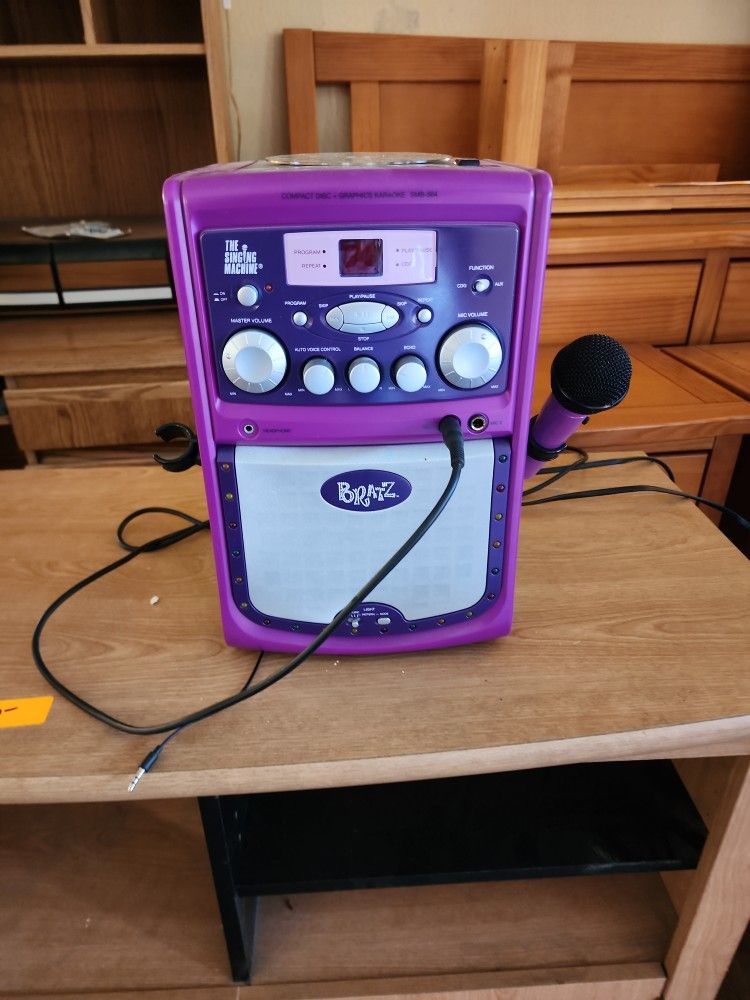 Bratz CD + Karaoke Machine