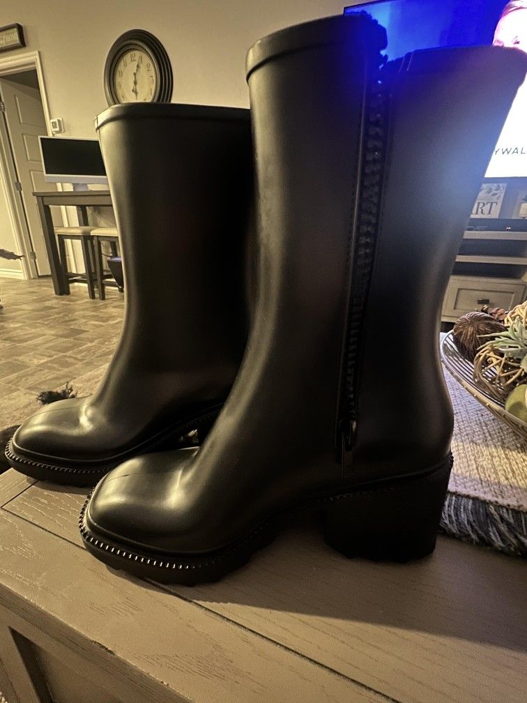 New Ladies Rain Boots. Size 8M. INC Brand
