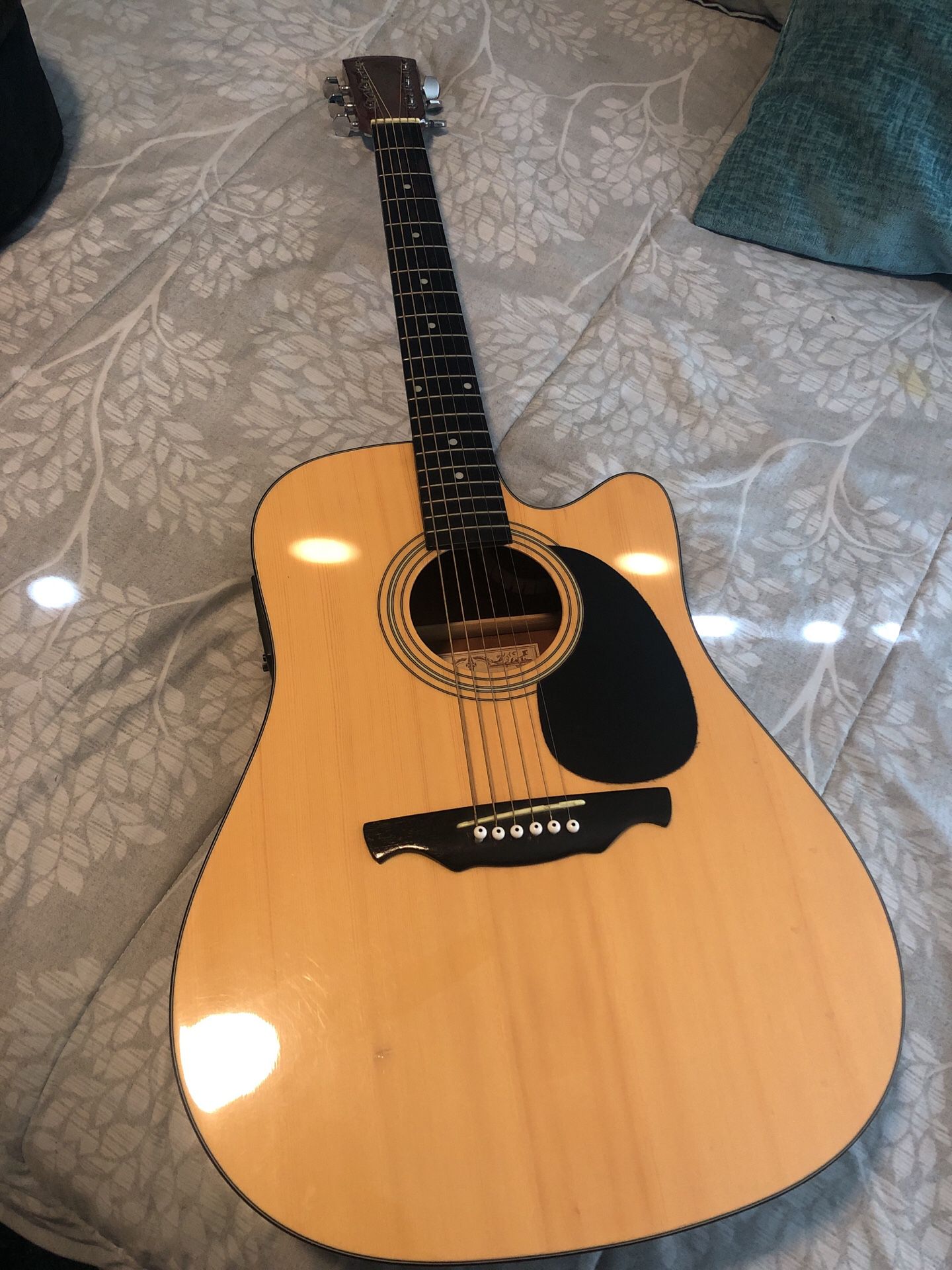 ACOUSTIC / ELECTRIC GUITAR !! EXCELLENT CONDITION new price